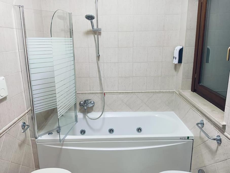 Minerva House - Airport And Fiera Apartment Fiumicino Luaran gambar
