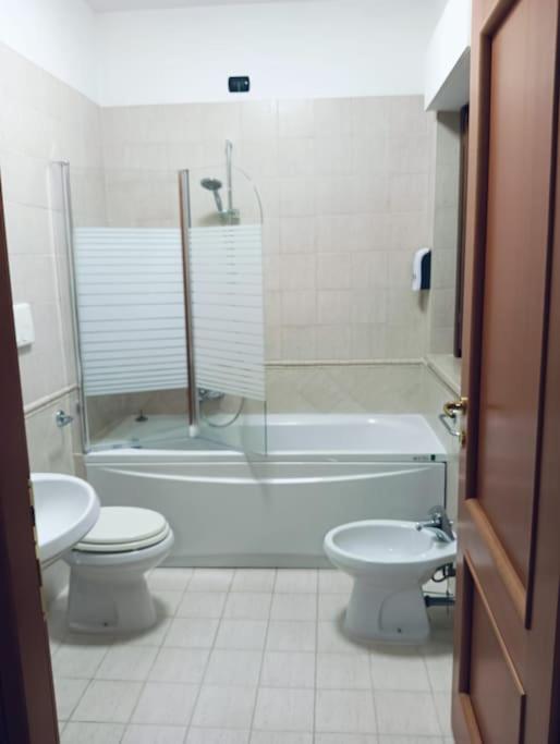 Minerva House - Airport And Fiera Apartment Fiumicino Luaran gambar
