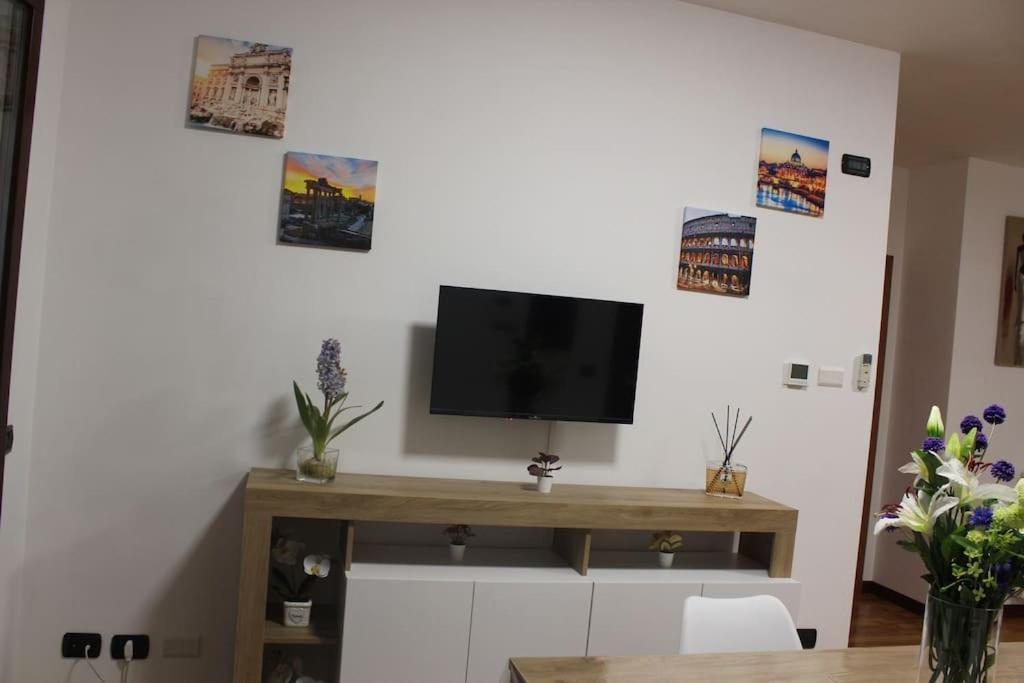Minerva House - Airport And Fiera Apartment Fiumicino Luaran gambar